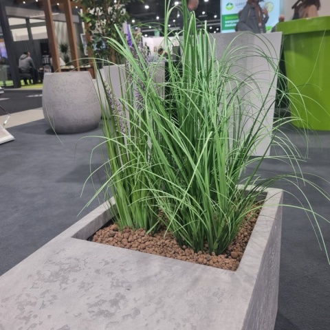 Ławka z donicą z włókna szklanego QUADRO w imitacji betonu